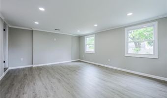 31 Forbes St, East Providence, RI 02915