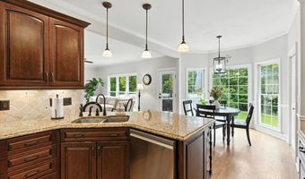 1042 AVERY Crk, Woodstock, GA 30188