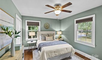 2538 Arnold Dr E, Charlotte, NC 28205