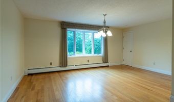 91 Inez St, Narragansett, RI 02882