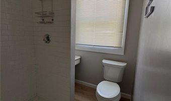 44 Crest St, Middletown, RI 02842