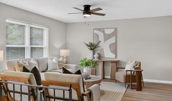 930 Bellestri Dr, Ballwin, MO 63021