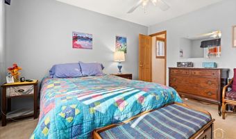 1228 S HADDOW Ave, Arlington Heights, IL 60005