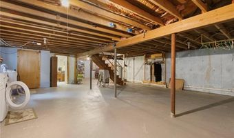 68 Birchwood Dr, Narragansett, RI 02882