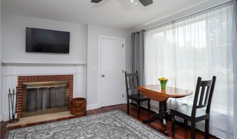 203 Fenner Ave 5, Middletown, RI 02842