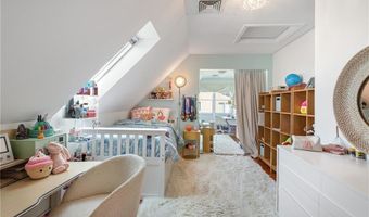 7 Maloney Ln, Middletown, RI 02842