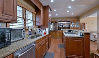 357 N PIONEER Dr, Addison, IL 60101