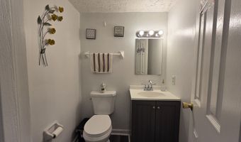 8512 Green Valley Dr, Indianapolis, IN 46217