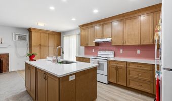 9 Evas Dr, Brookfield, CT 06804