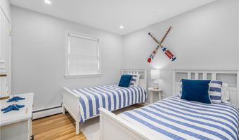384 Valley Rd, Middletown, RI 02842