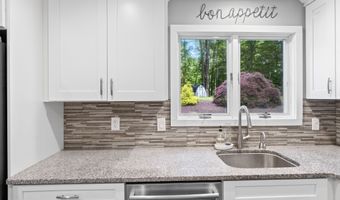 33 Ridgedale Rd, Bethel, CT 06801