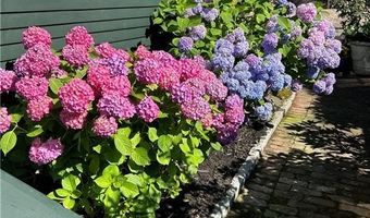 43 Poplar St, Newport, RI 02840