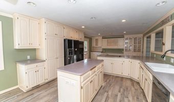 19 Skyline Dr, Adrian, MO 64720