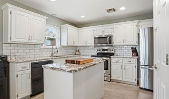1204 Wendy Ln, Altus, OK 73521