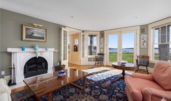 9 Hope St, Bristol, RI 02809