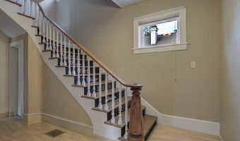 231 E WINNEBAGO St, Appleton, WI 54911