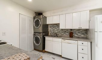 4 Oak Rd, Columbus, OH 43217