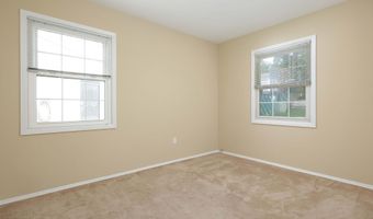 30 Oxford Ln, Aberdeen, NJ 07747