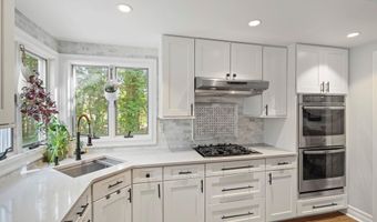 13 Colton Ct, Bayville, NJ 08721
