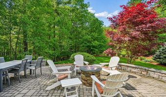 22 Elizabeth Way, Bedford, NH 03110
