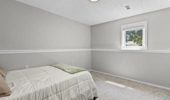 112 W River Oak Ct, Brandon, SD 57005