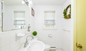 280 E Main St APT E6, Clinton, CT 06413