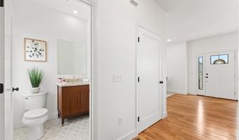 41 Burnett Rd, Warwick, RI 02889