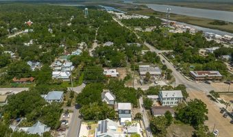 111 4th St, Apalachicola, FL 32320