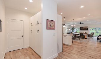 1018 Emerald Hills Dr, Arnolds Park, IA 51331