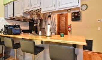 2 Davos Dr E 4, Alloway, NJ 07462