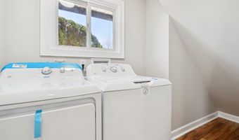 38 Somerset Rd E, Amityville, NY 11701