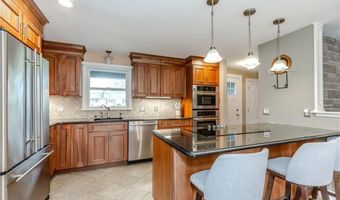 33 Rosewood Ln, Cumberland, RI 02864