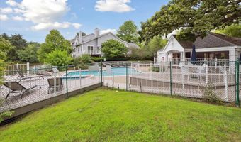4274 Hillside Dr, Ann Arbor, MI 48105