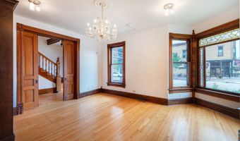 302 S Main St, Algonquin, IL 60102