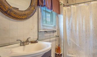 120 11th St, Apalachicola, FL 32320