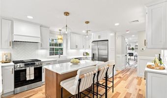 40 Congregational St, Bristol, RI 02809