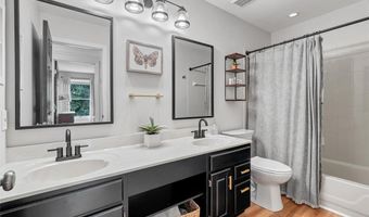 1716 Timber Ridge Estates Dr, Ballwin, MO 63011