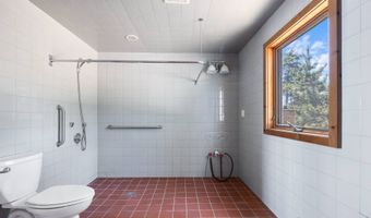 154 Shore Dr E, Amagansett, NY 11930