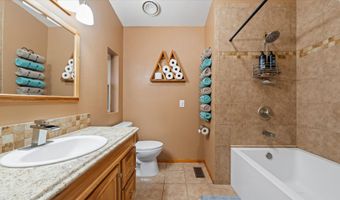 317 7th St, Benton City, WA 99320