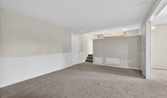 12 Winifred Dr, Albany, NY 12205