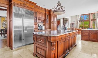 99 N Cliff Dr, Narragansett, RI 02882