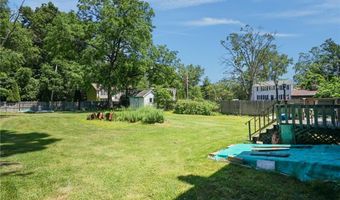 32 Hoffman Ave, Cranston, RI 02920