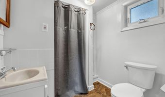 22 Parker St, Bangor, ME 04401