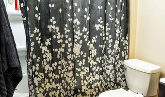 604 Comstock, Adrian, MI 49221