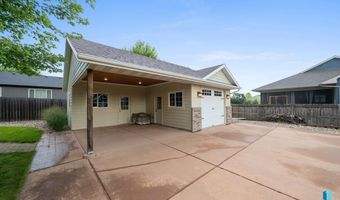 304 S Country Club Ave, Brandon, SD 57005