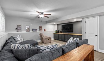 806 154th Cir, Basehor, KS 66007