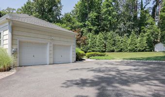 11 Lyon Rd, Middletown, NJ 07748