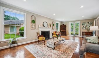 7600 CHARLESTON Dr, Bethesda, MD 20817