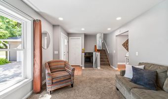 2401 White Oak Dr, Ames, IA 50014
