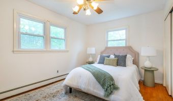 19 W Lakeview Rd, Alloway, NJ 07460